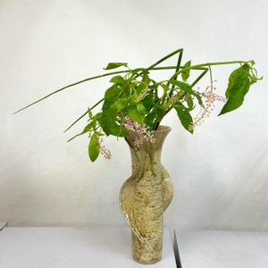 ギボウシ,ヒマワリ,トクサ,ヨウシュヤマゴボウ,いけばなの画像