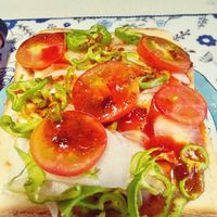 ミニトマト,ピーマン,朝食,玉葱,ピザトーストの画像