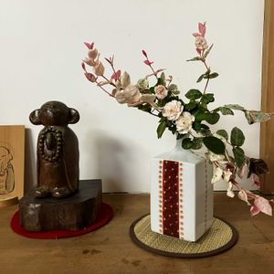はつゆきかずら,生け花,お寺,空を見上げて,平和を願うの画像