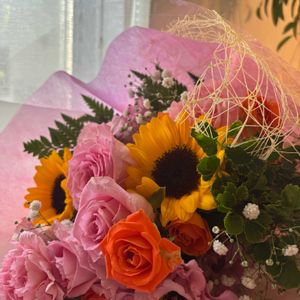トルコキキョウ,バラ,ヒマワリ,ブーケ,結婚記念日の画像