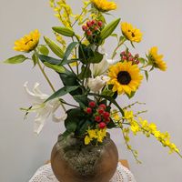 オンシジウム,ヒペリカム,ヒマワリ,百合の画像