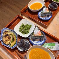 アボカド,巨峰,カボチャポタージュ,茄子油焼き,ファミマの鮭おにぎりの画像