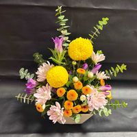 キク,リンドウ,ユーカリ,フラワーアレンジメント,秋の花の画像