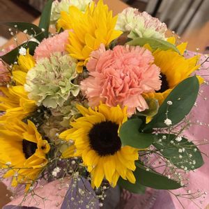 ヒマワリ,ヒマワリ,かすみそう,花束,かすみ草。の画像