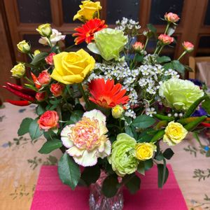 カーネーション,トルコキキョウ,シシトウ,花束,バラ・ミニバラの画像