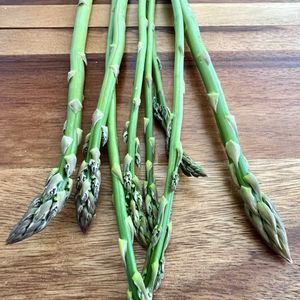 リーフレタス,アスパラガス,自家製野菜,ニュージーランド,家庭菜園の画像