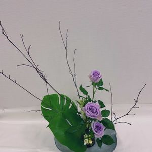 バラ,モンステラ,リンドウ,オタルモミジ,生け花の画像