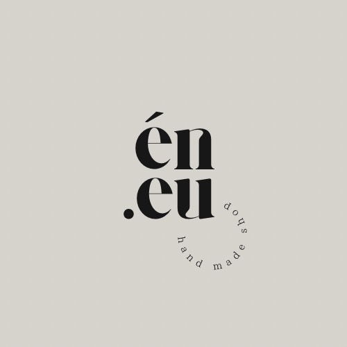 é nue.
